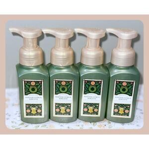 Bath & Body Works WINTER CITRUS WREATH Gentle & Clean Foaming Hand Soap x4